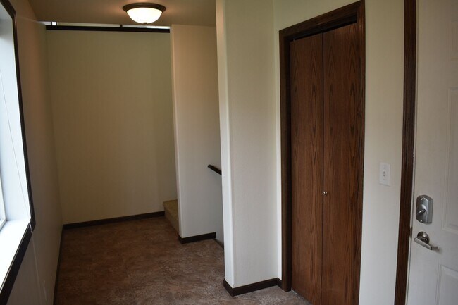 Foto del edificio - 3 Bed 3 Bath Twinhome Available!