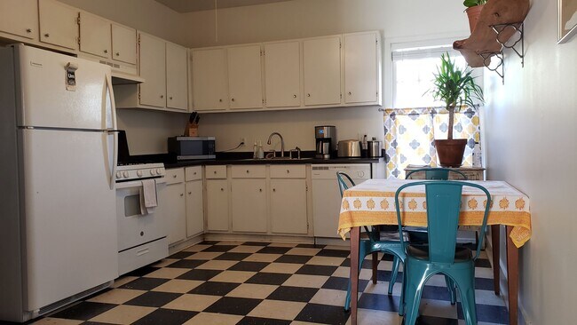 Building Photo - 270 Crawford Avenue - PRE-LEASING FOR AUGU...