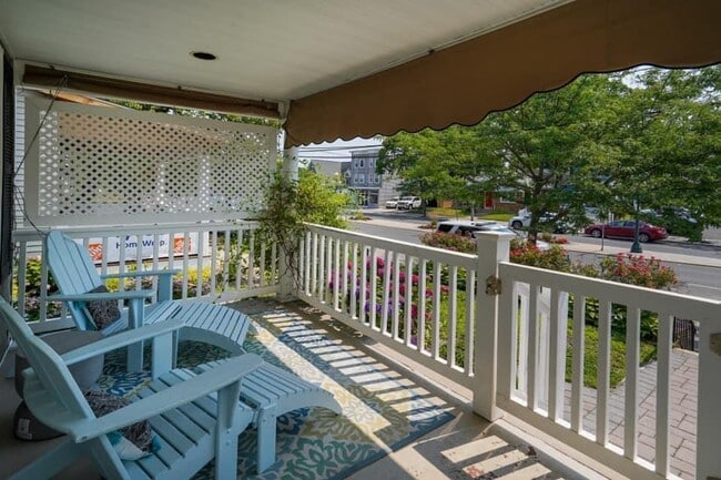 Front Porch - 609 Main St