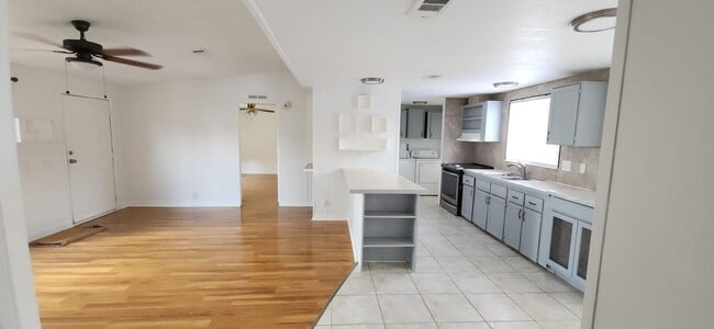 Building Photo - 11931 Watergate Cir