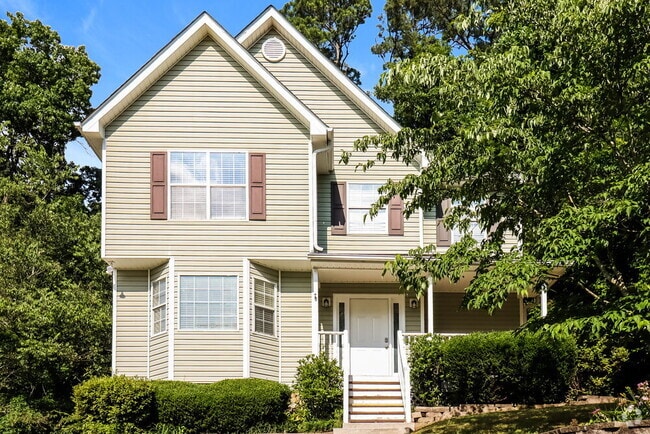 Building Photo - 1042 Whispering Woods Dr