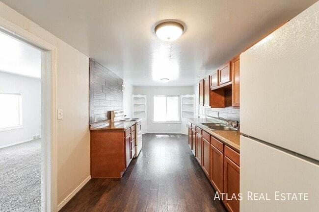 Building Photo - 871 E Egbert St