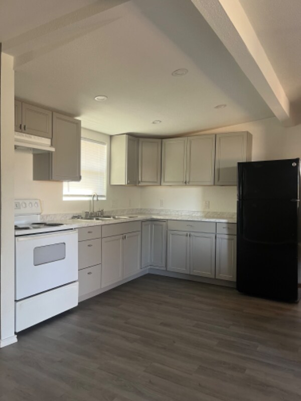 Building Photo - 208 McMasters