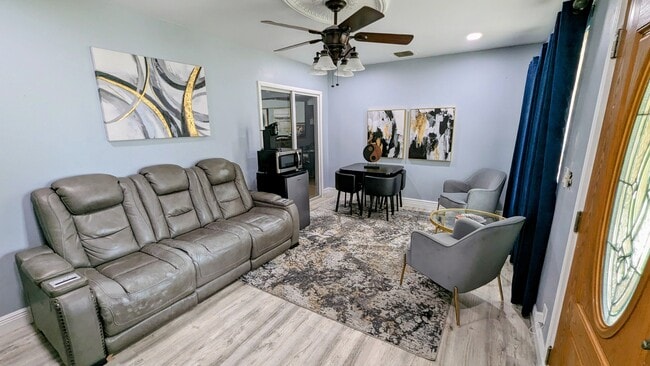 Foto del edificio - 90 NW 144th St