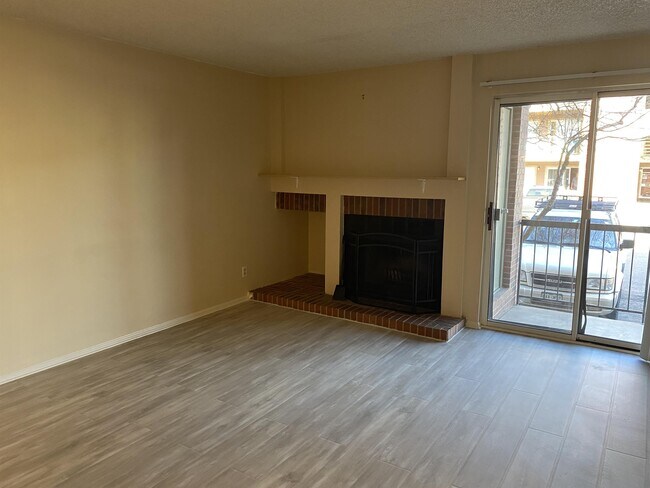 Foto del edificio - 4899 S Dudley St