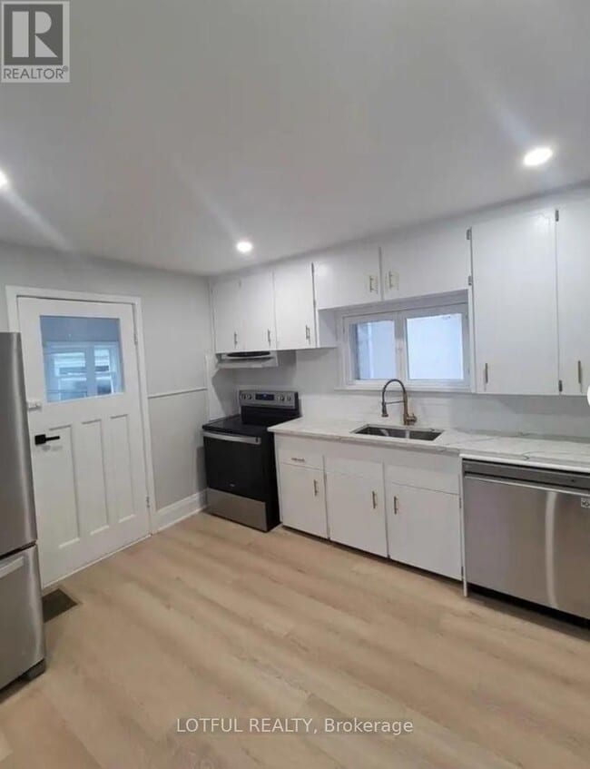 Building Photo - 13 Pinehurst Ave