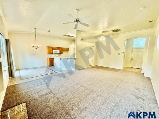 Building Photo - 3 Bedroom 2 Bath Single Story House for Rent