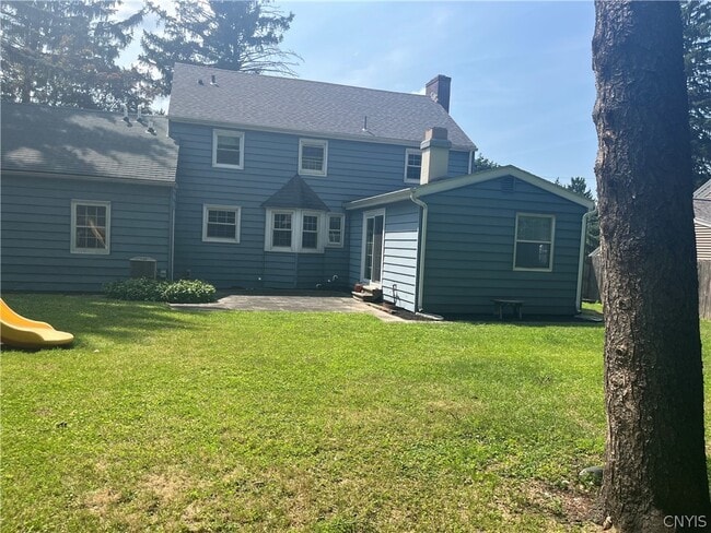 Building Photo - 10 Ely Dr