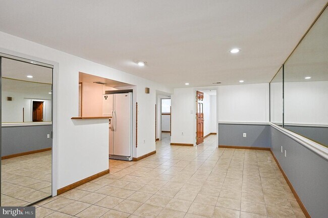 Picture of space - 5700 Chapin Ave