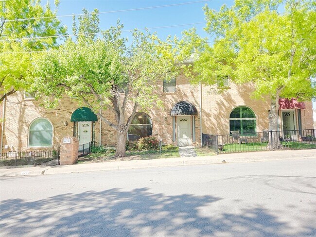 Foto del edificio - 422 W Oak St
