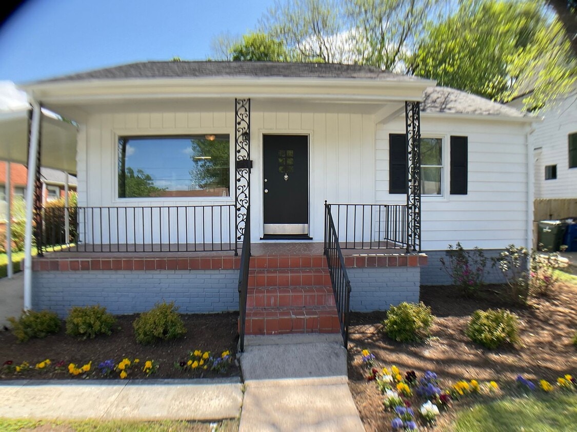 Primary Photo - Adorable Bungalow Next to Downtown Raleigh!