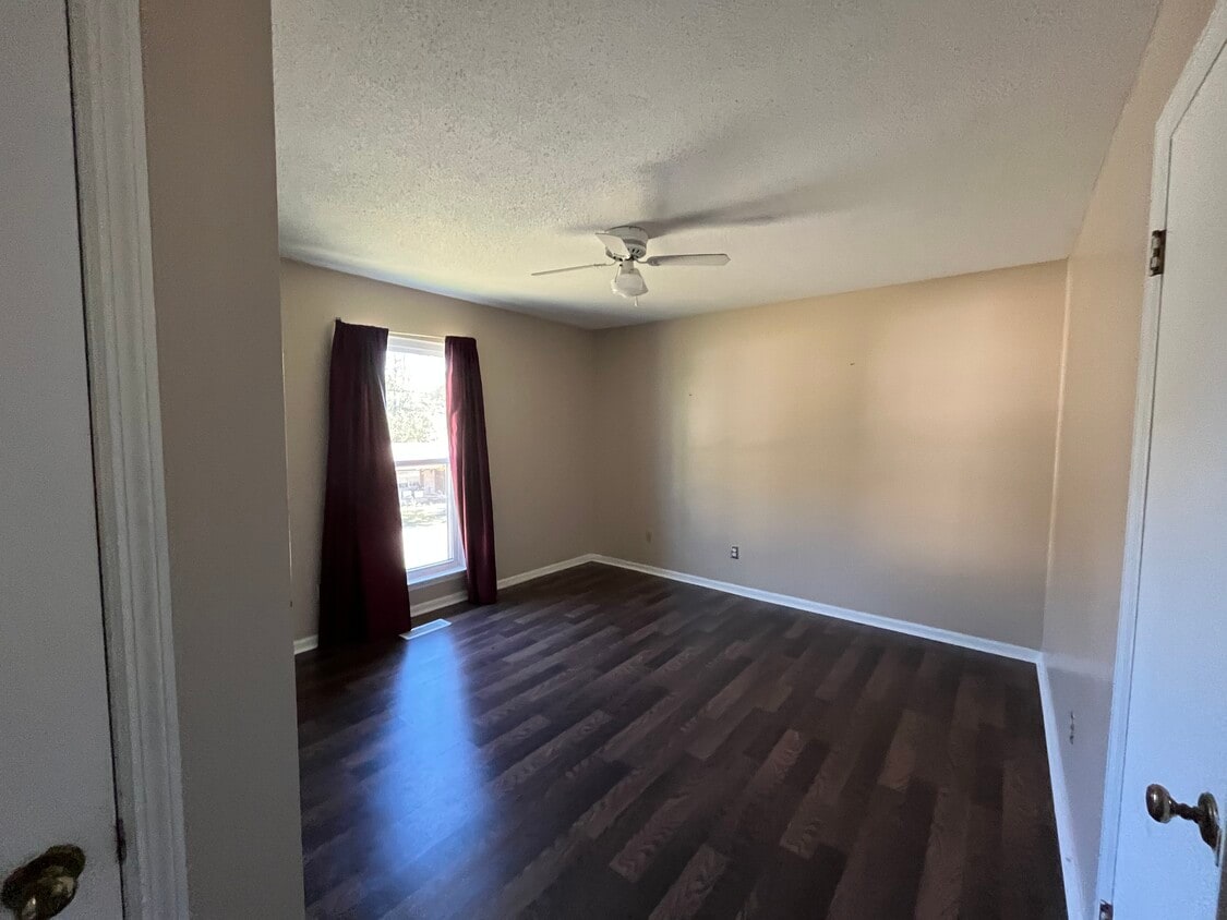 Building Photo - 6253 Teletha Ln