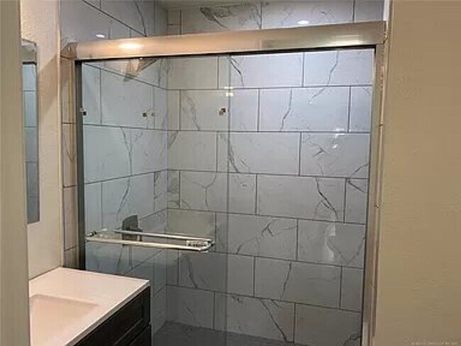 Building Photo - PRICE DROP!! Stunning 4 Bed 2 Bath Home on...