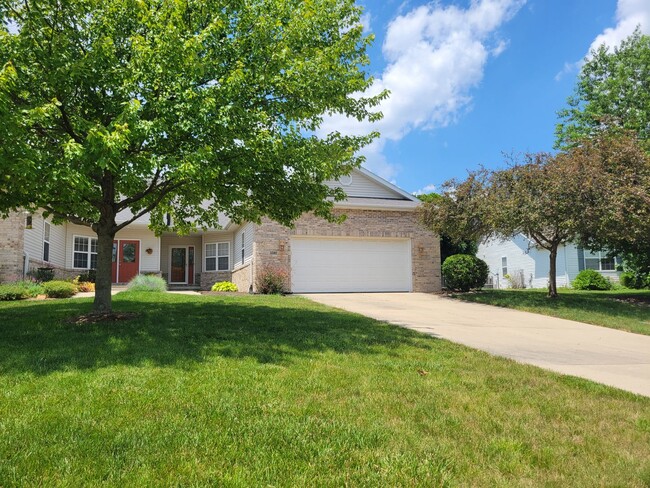 Building Photo - Charming Ranch Retreat: 3 Bed, 2 Bath in D...