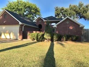 Building Photo - 2310 Townhall Ln