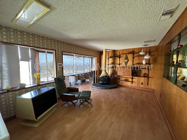 Photo - 425 Edgerton Drive House
