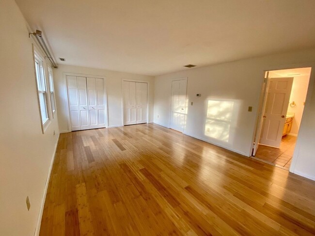 Building Photo - 4 Villa Roma Dr