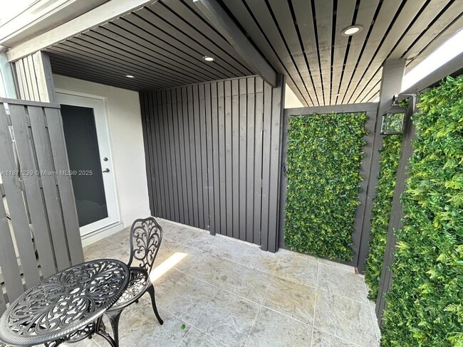 Building Photo - 14204 SW 84th St