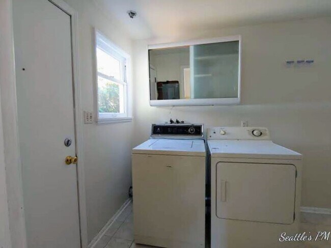 Foto del edificio - 2 br, 1 bath House - 1615 N 143rd St