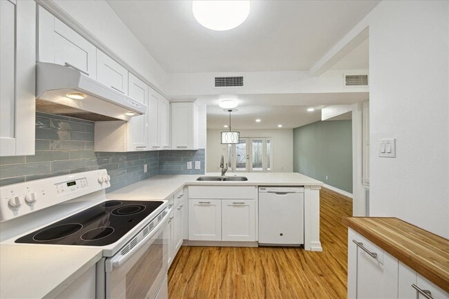 Building Photo - 5237 Arboles Dr