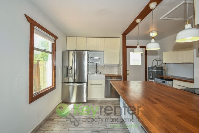 Building Photo - Clean Design and Easy Living in Seattle