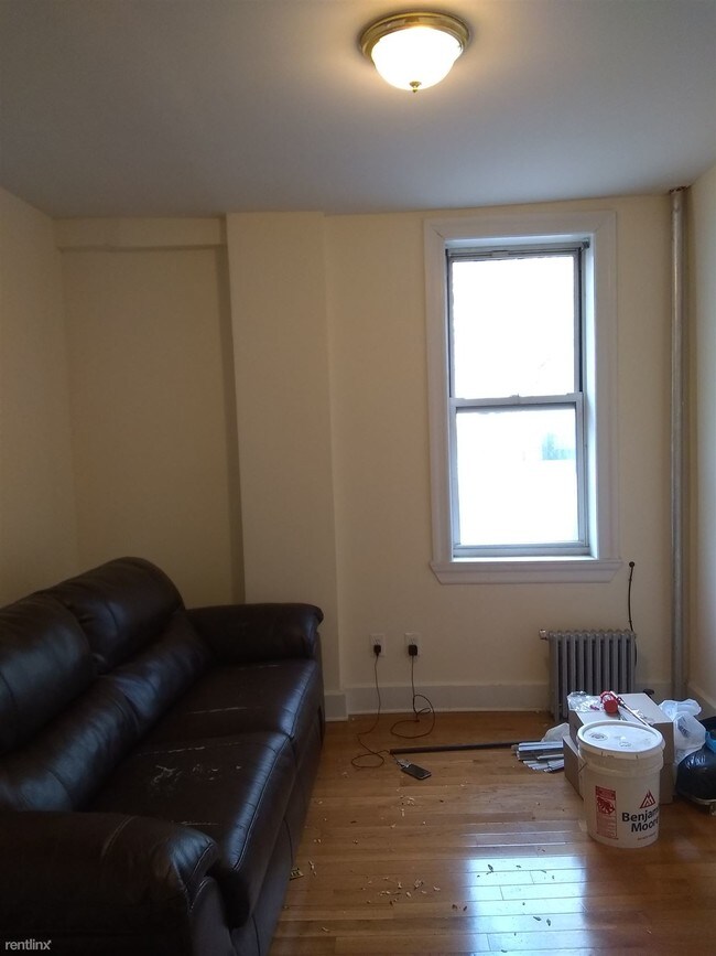 Building Photo - 1 br, 1 bath  - 100 S 8th St