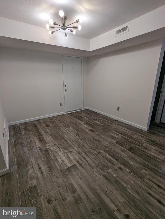 Foto del edificio - 7252 Donnell Pl