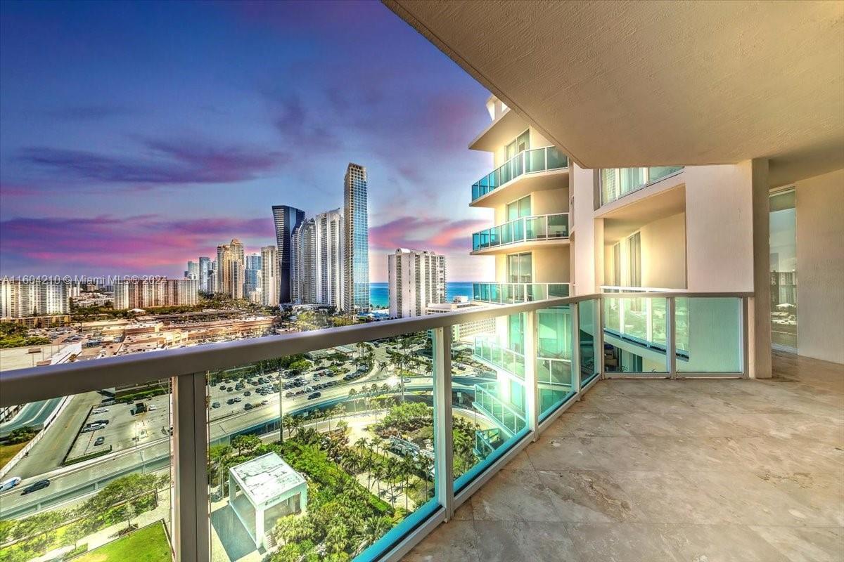 Foto principal - 150 Sunny Isles Blvd