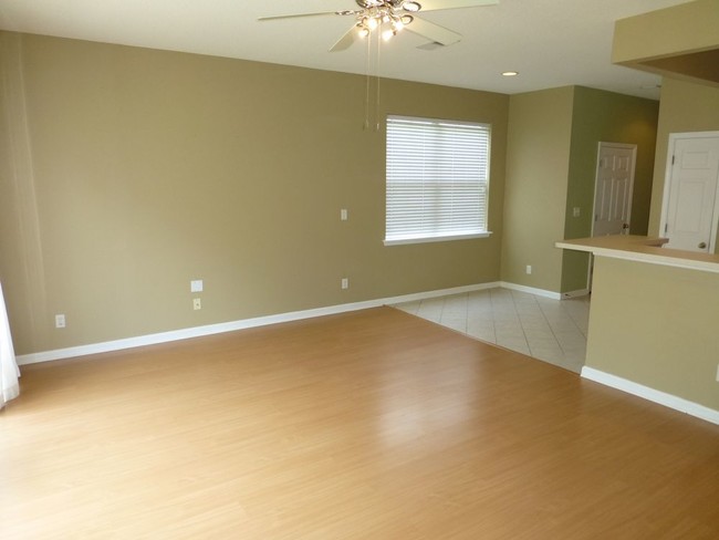 Building Photo - 5701 Parkstone Crossing Dr