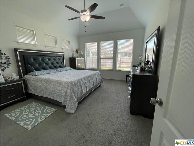 Foto del edificio - 733 Critty Ln