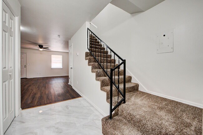 Building Photo - 2112 Melrose Dr