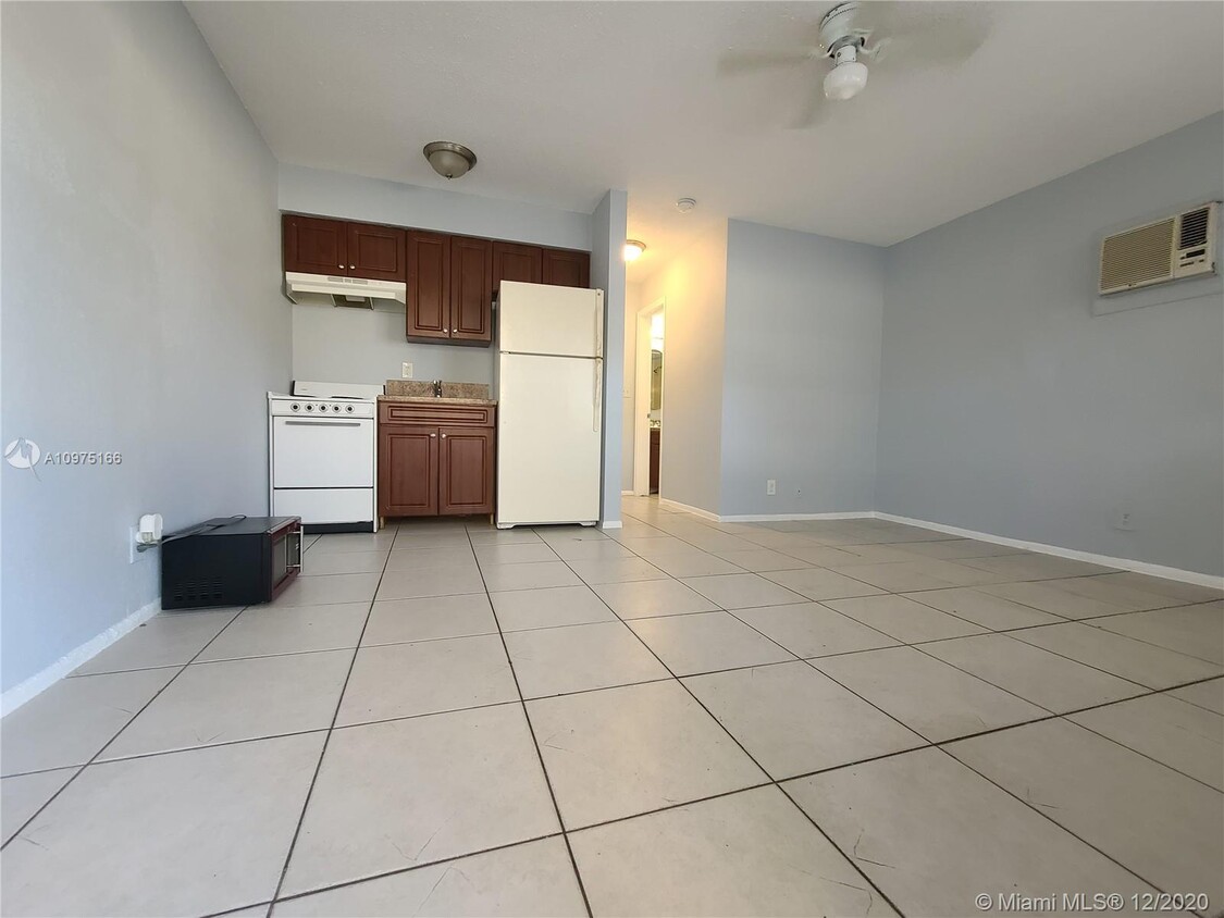 4019 NW 31st Ave Unit 5, Lauderdale Lakes, FL 33309 Room for Rent in