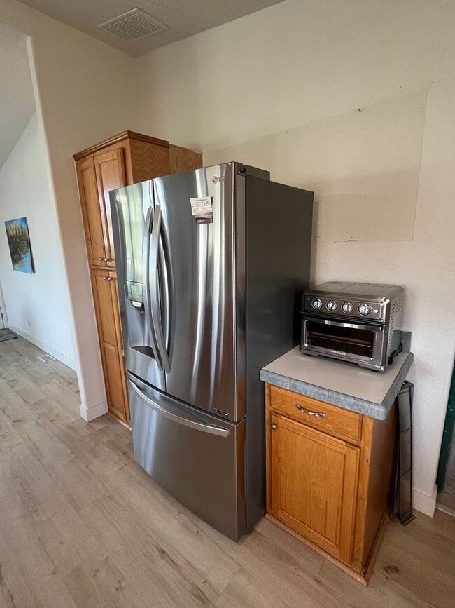 Building Photo - Single Level 3 Bedroom 2 Bathroom Home loc...