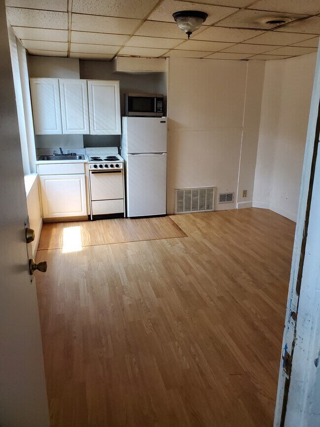 Building Photo - 1600 Falck Ave
