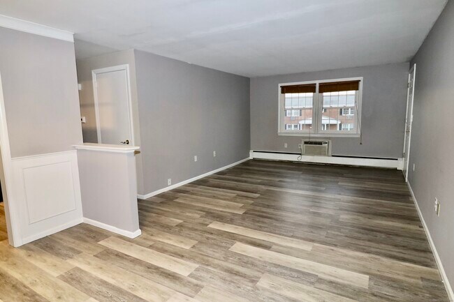 Foto del edificio - 27 Brewster Rd