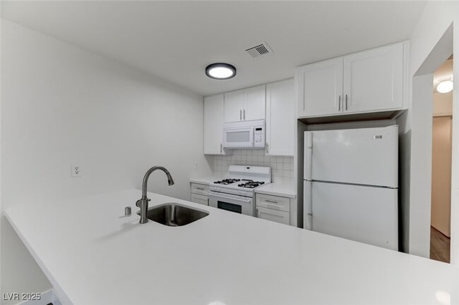 Building Photo - 4649 Vía Torino