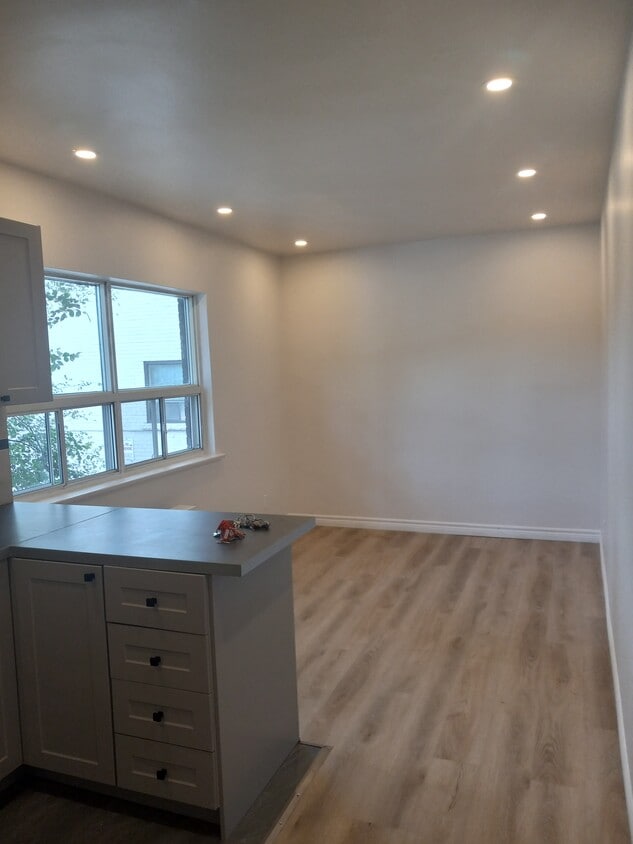 Primary Photo - Beautiful 2 Bedroom Unit