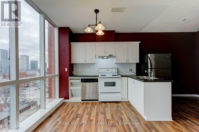 Photo du bâtiment - 393 King St W