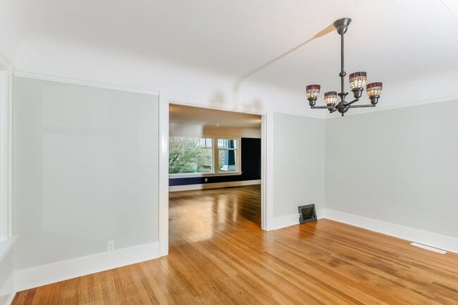 Foto del edificio - Updated Ravenna 4 Bed / 2 Bath Home