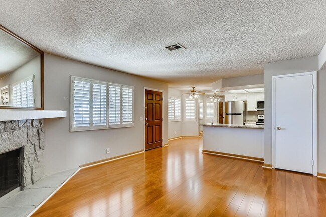 Building Photo - BEAUTIFUL 2nd Floor Condo in Northwest - S...