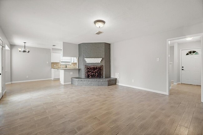 Foto del edificio - 16011 Hickory Knoll Dr