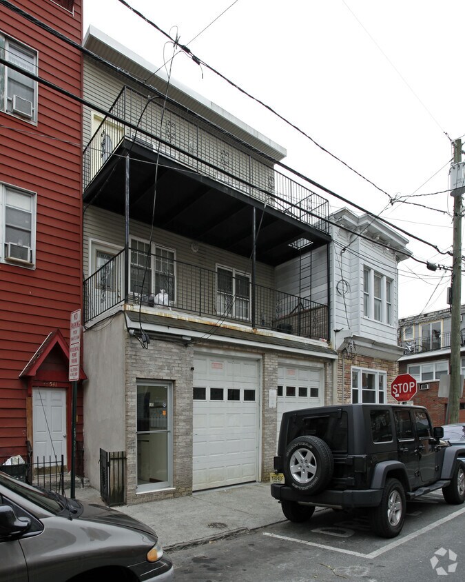 Building Photo - 543 27th St