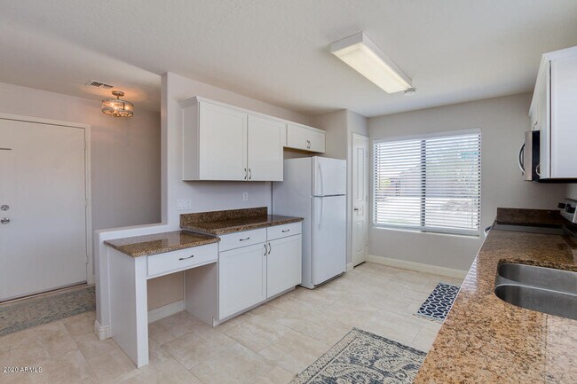 Building Photo - 3868 W Carlos Ln