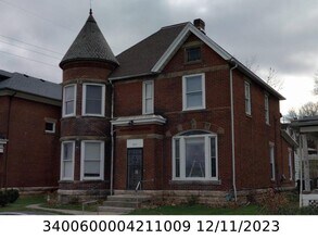 Building Photo - 707 W High St