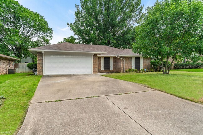 Building Photo - 3 br, 2 bath House - 2901 Panhandle Drive