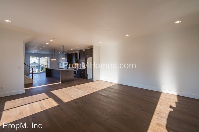 Foto del edificio - 3412 N Commercial Ave