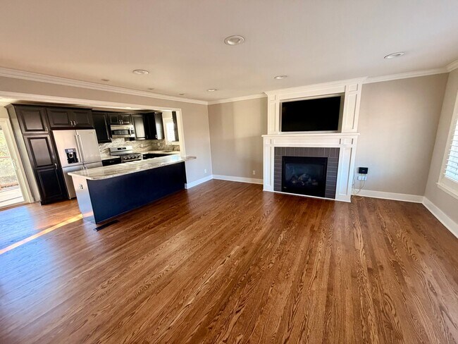 Foto del edificio - 3511 Hillcrest Dr