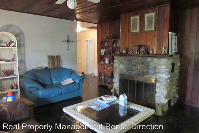 Building Photo - 3 br, 1 bath House - 2751 Grand Ave