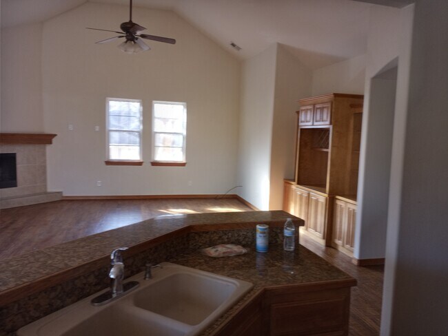 Sala de estar - 5926 E 76th Ct