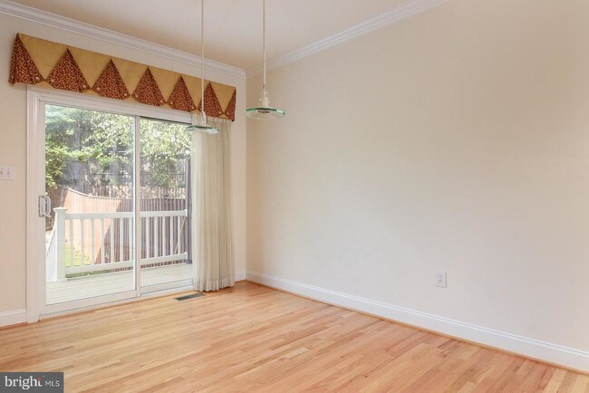 Foto del edificio - 4417 MacArthur Blvd NW